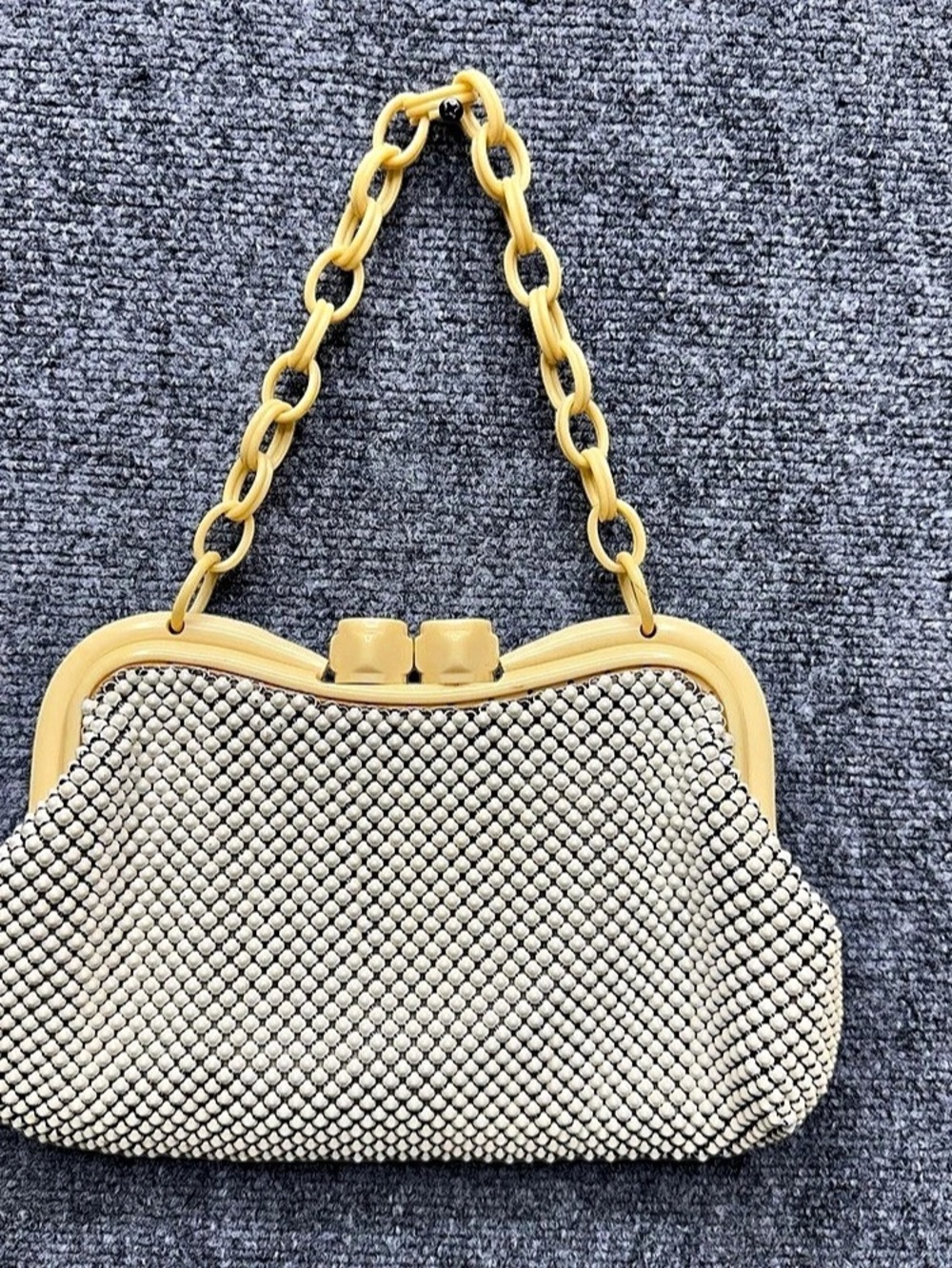 Vintage Whiting Davis Alumesh Kisslock Mesh Purse Handbag Chain Strap Cream